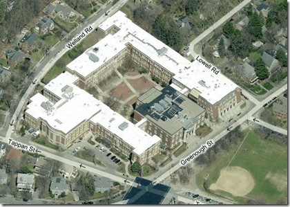 Brookline High School (sett gjennom Bings Bird's Eye view)
