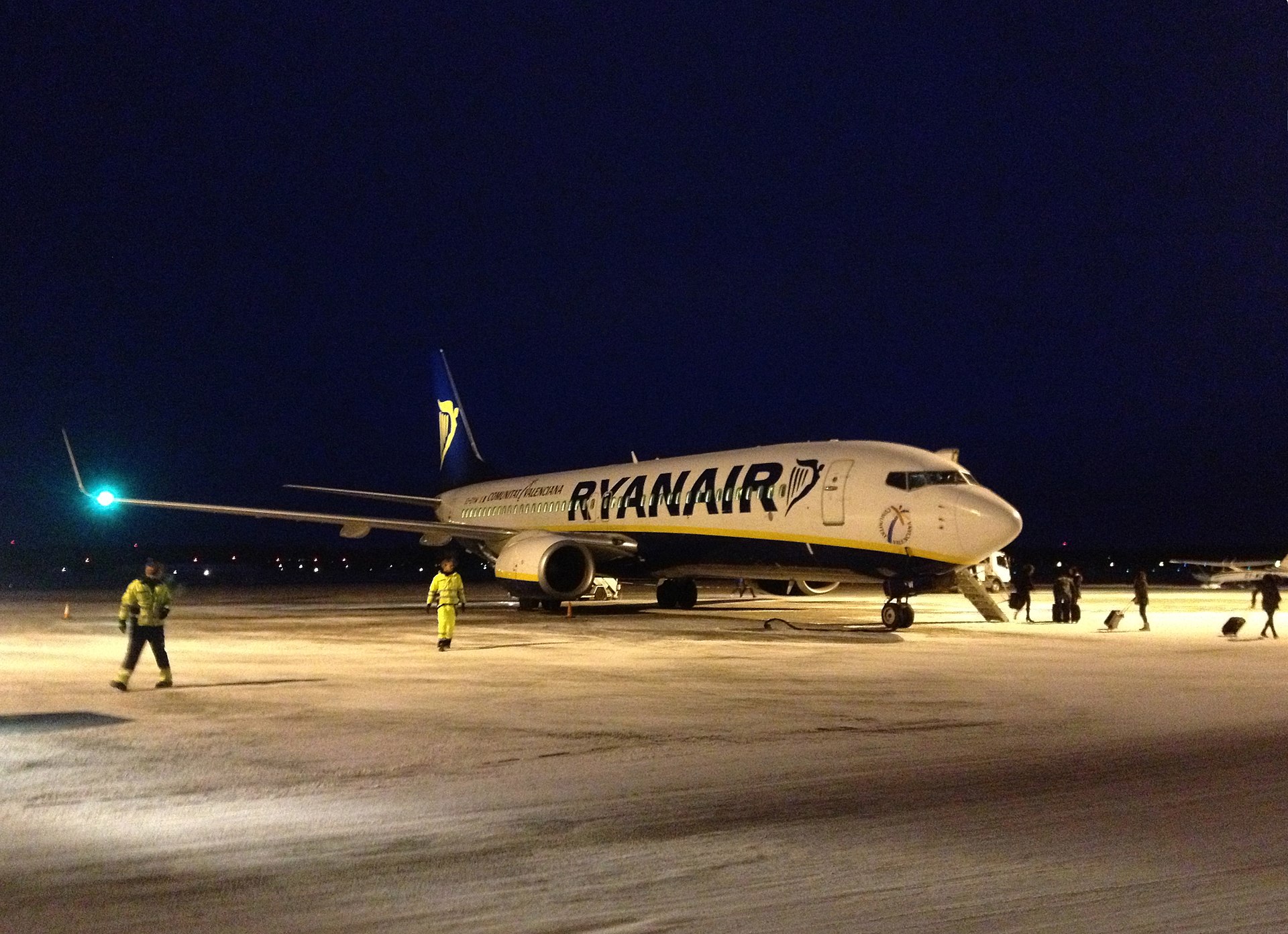 1920px-ryanair_boeing_737-800_at_rygge_airport