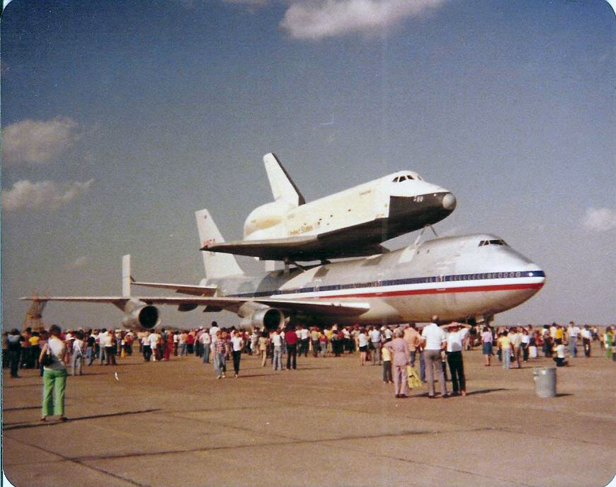 shuttle_enterprise_at_ellington_airfield_1978_4